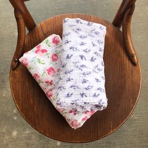 2 floral muslin blankets